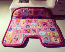 Load image into Gallery viewer, car seat protector, car seat pad, waterproof pad, accident pad, potty training pad, potty training, toilet training, pee pad, wee pad