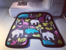 Load image into Gallery viewer, car seat protector, car seat pad, waterproof pad, accident pad, potty training pad, potty training, toilet training, pee pad, wee pad