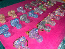 Load image into Gallery viewer, Glitter penis keyring