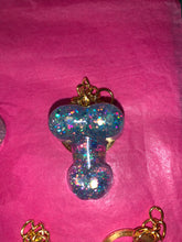 Load image into Gallery viewer, Glitter penis keyring